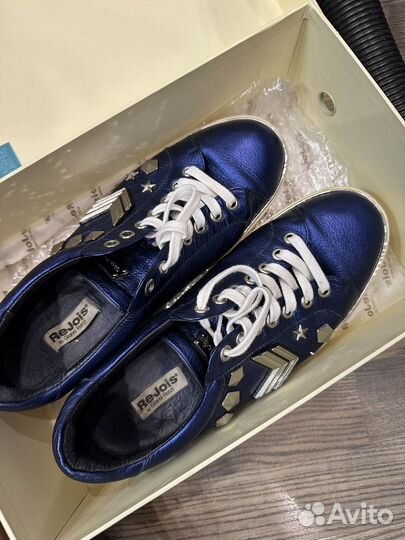 Кроссовки женские