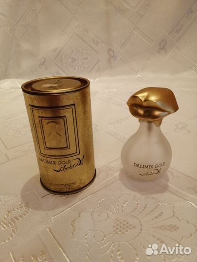 Коробочки и флаконы от парфюма времен СССР