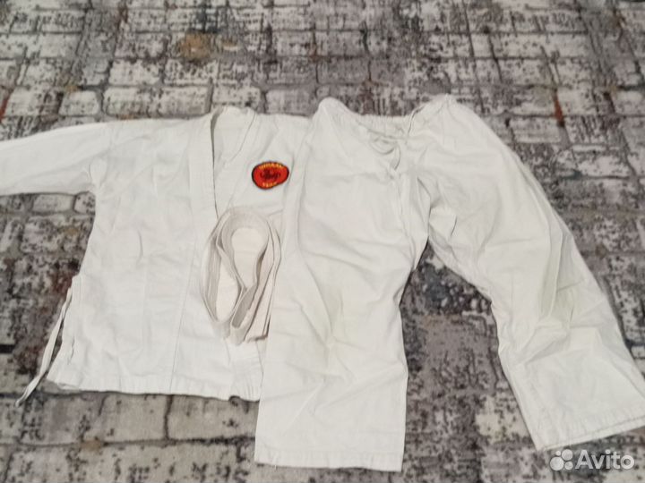 Кимоно для каратэ детское. Два разных кимоно
