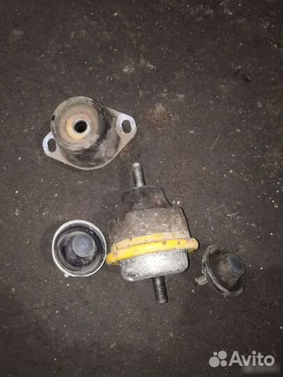 Опора, кронштейн двигателя peugeot 206