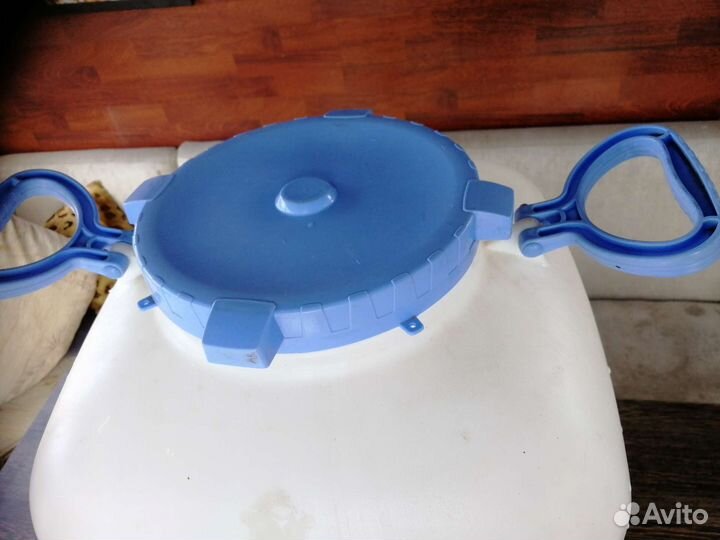 Емкость для воды пластиковая бу