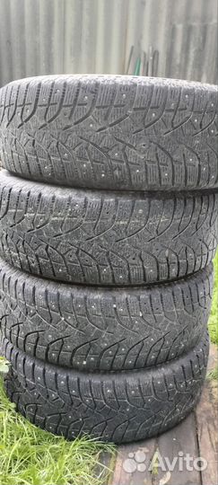 Bridgestone Blizzak Spike-02 215/60 R16