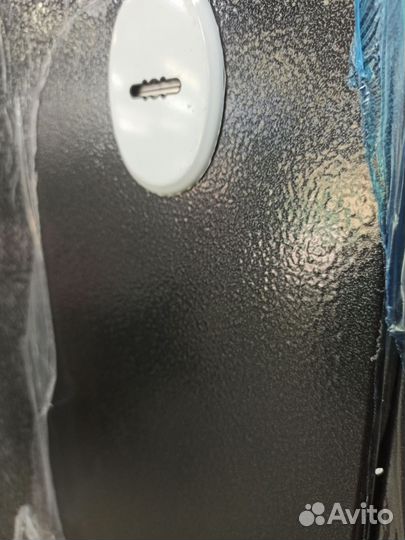 Дверь входная металлическая с зеркалом