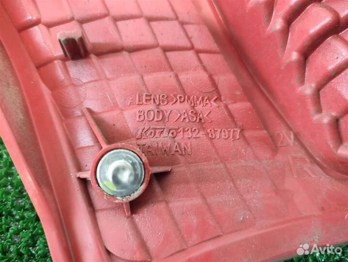 Фонарь задний внутренний правый Mitsubishi Lancer