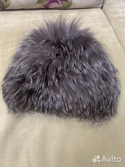 Шапка женская из песца. В отличном состоянии