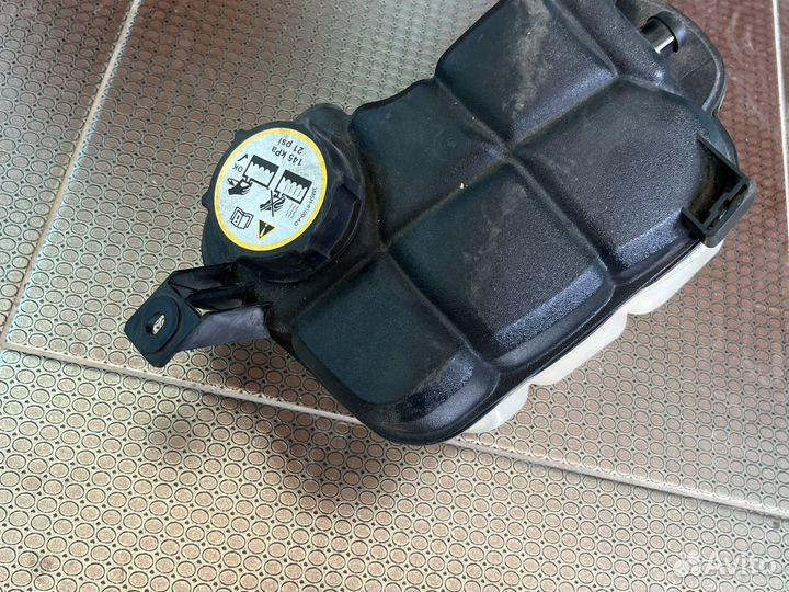 Бачок расширительный Land Rover Discovery Sport 20