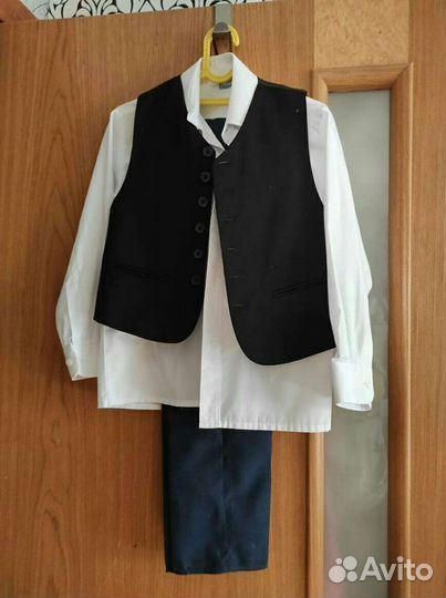 Школьные рубашки, брюки, жилетка,футболки для маль