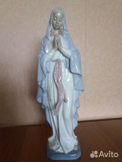 Фарфоровая статуэтка Дева Мария