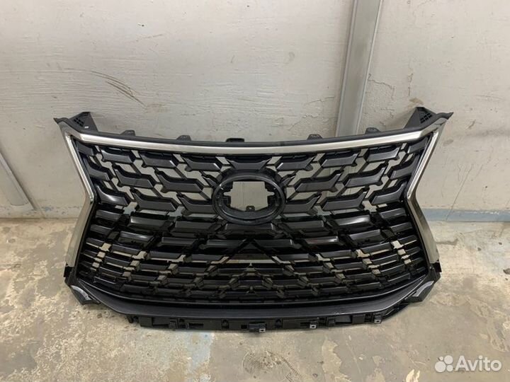 Решетка радиатора Lexus Lx570