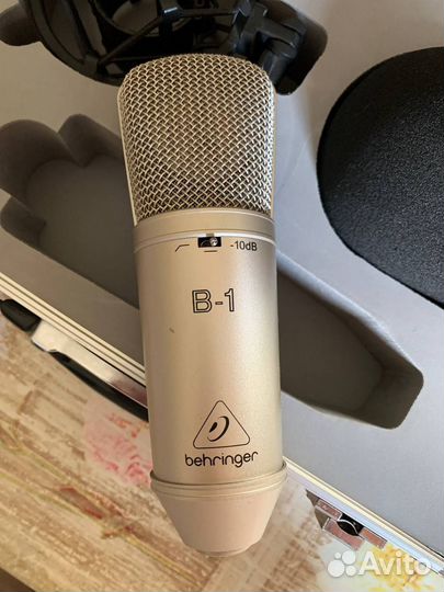 Студийный микрофон behringer b1