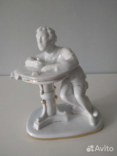 Юный Пушкин за столом. Фарфор СССР