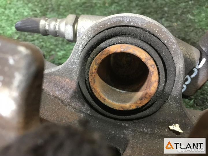 Суппорт задний правый mitsubishi delica