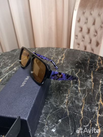Солнцезащитные очки prada