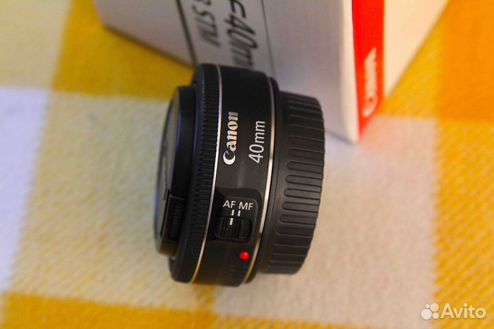 Canon EF 40mm f/2.8 STM