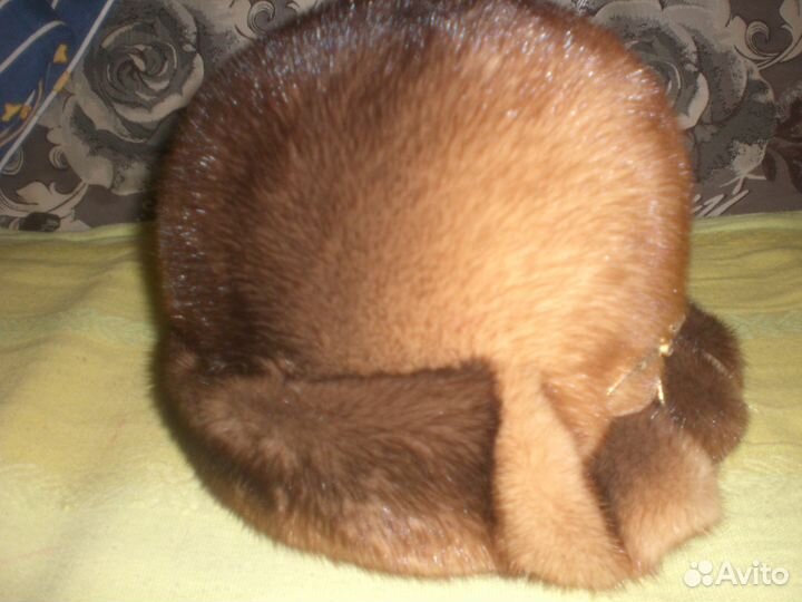 Модельные меховые шапочки