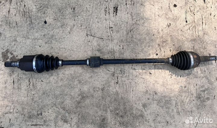 Привод передний правый Nissan Tiida C11