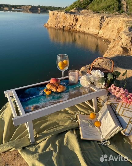 Поднос деревянный на ножках