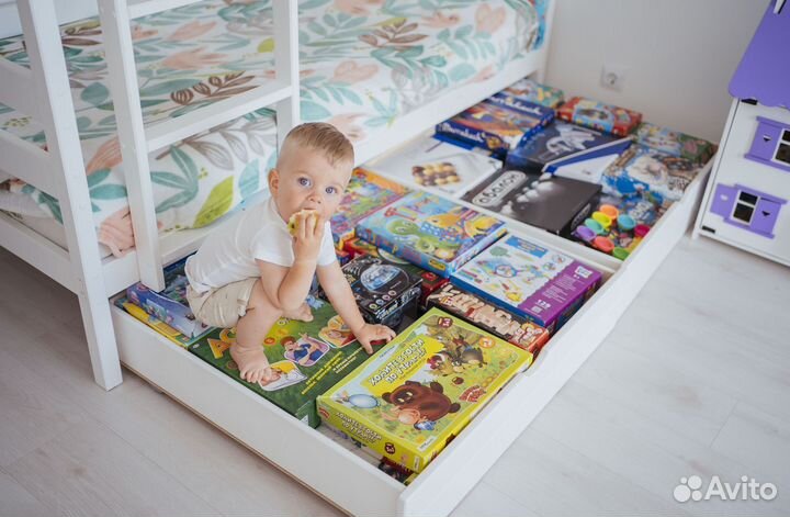 Детская кровать с бортиком