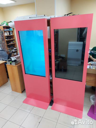 Сенсорная интерактивная стойка 43