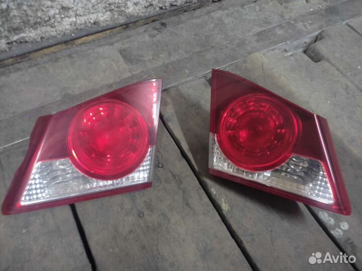 Фары задние на крышку багажника хонда Цивик 8