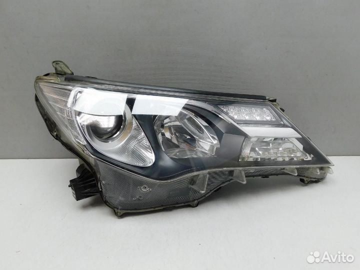 Фара правая Toyota RAV4