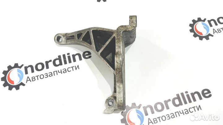 Кронштейн угловой передачи Volvo Xc90 универсал