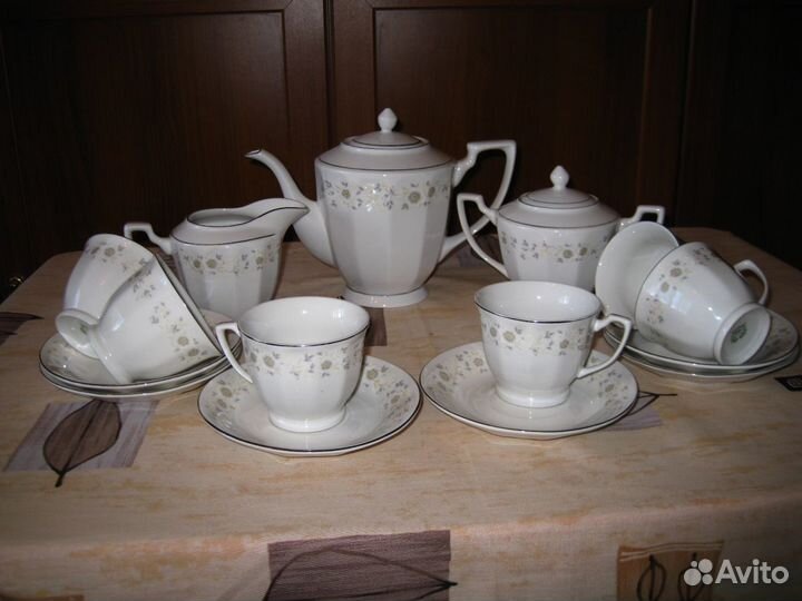 Элегантный китайский сервиз в фабричном исполнении