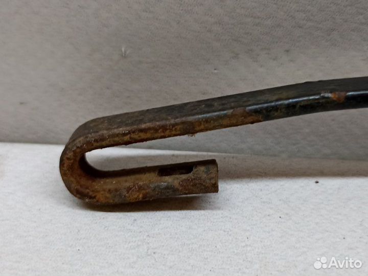 Поводок стеклоочистителя правый Geely Emgrand EC7