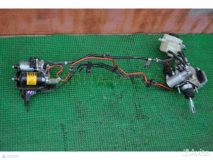 Главный тормозной цилиндр toyota harrier 2015 AVU6