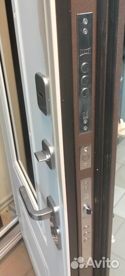 Дверь в дом с терморазрывом и стеклопакетом Термо