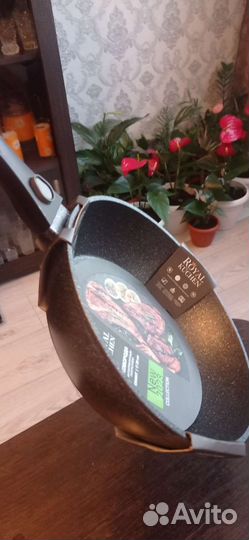 Сковорода с антипригарным покрытием