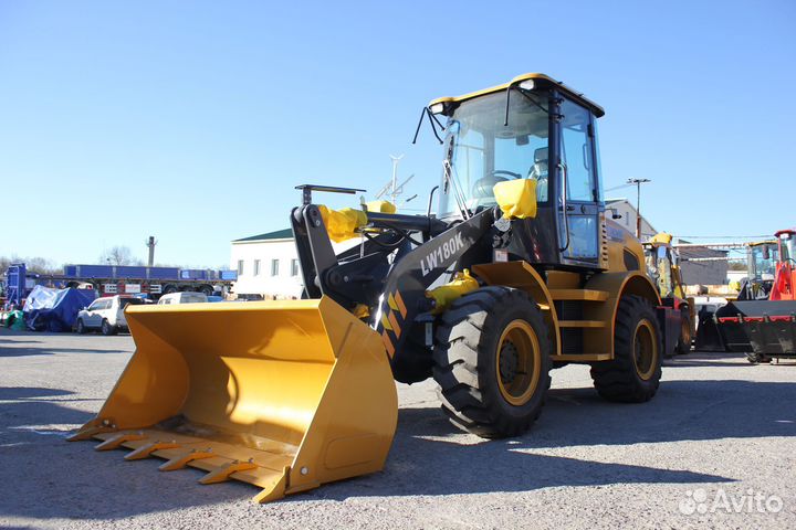 Фронтальный погрузчик XCMG LW180K, 2023
