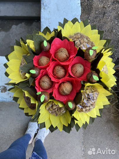 Букет из орехов