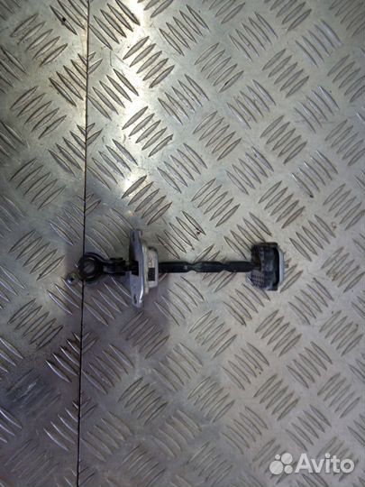 Б/У ограничитель двери передний правый Honda