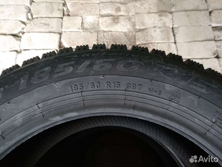 Pirelli Ice 185/60 R15 88T