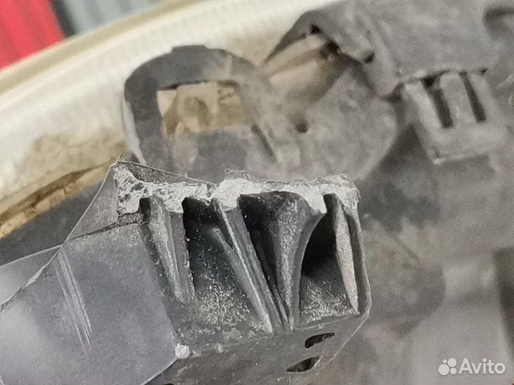 Фара передняя для Nissan Micra K12 26010-AX700