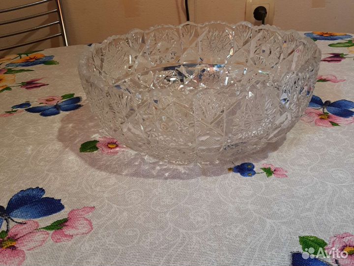 Большая хрустальная ваза