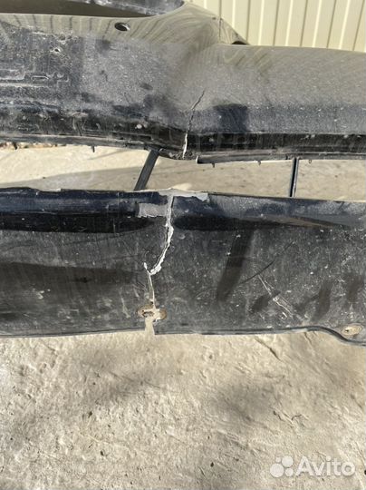 Передний бампер под восстановление (BMW f10)