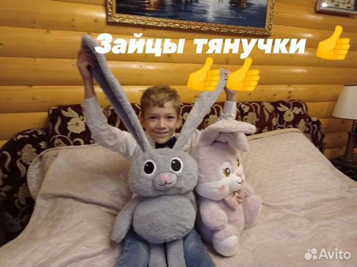 Заяц с любой надписью на шарфе