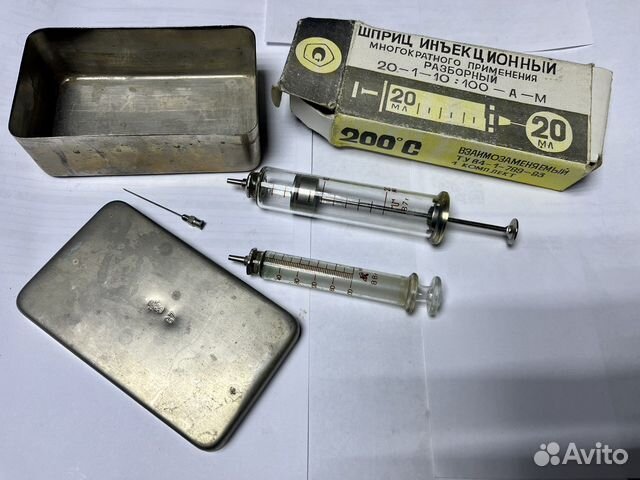 Шприц стеклянный СССР с иглами