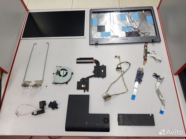 Ноутбук Samsung NP355V4C в разборе