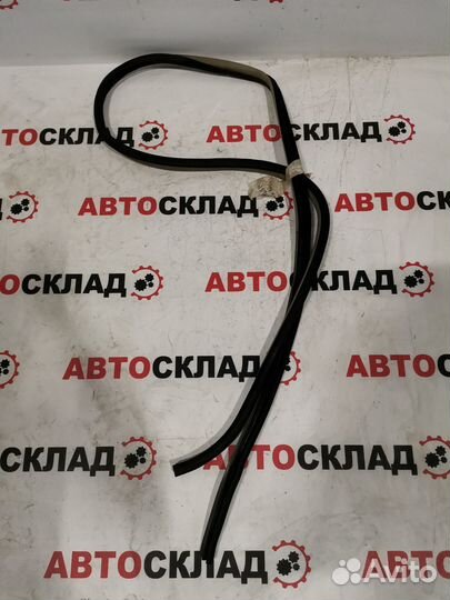 Коплект уплотнители проема дверей Б/у 6231133070E0