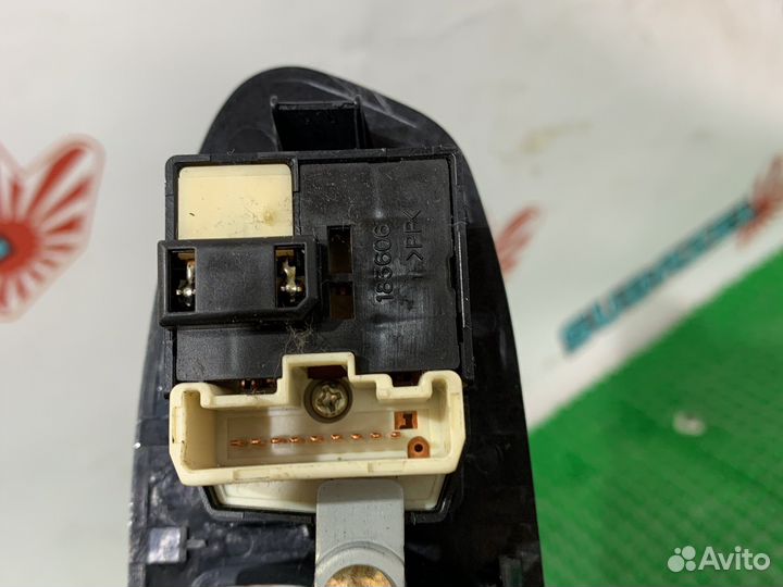 Кнопка зеркал Subaru