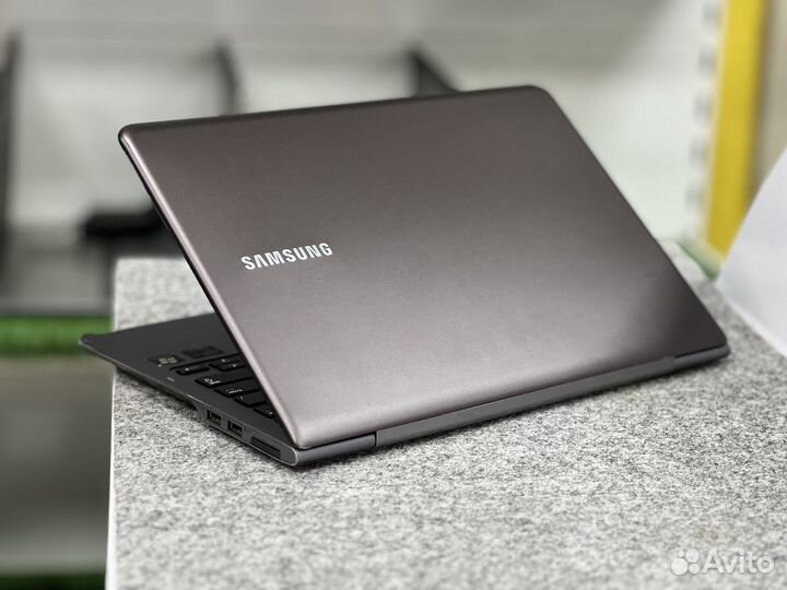 Алюминиевый Samsung NP530U3C 13.3 Core i5-3317U