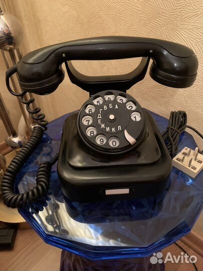 Старинный телефон
