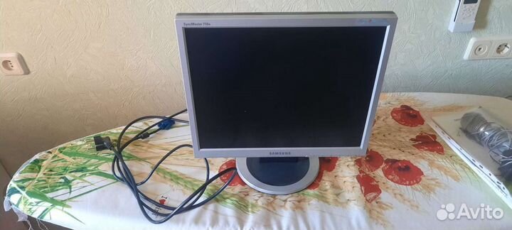 Монитор Samsung модель SyngMastrr 710n