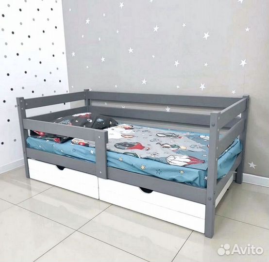 Детская кровать с бортиком