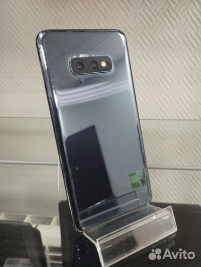 Смартфон Samsung Galaxy S10e 128Гб