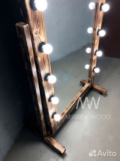 Гримерное зеркало на подставке