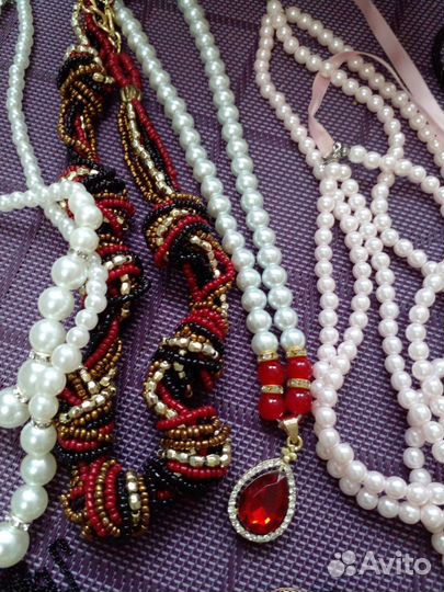 Кулоны, бусы, броши